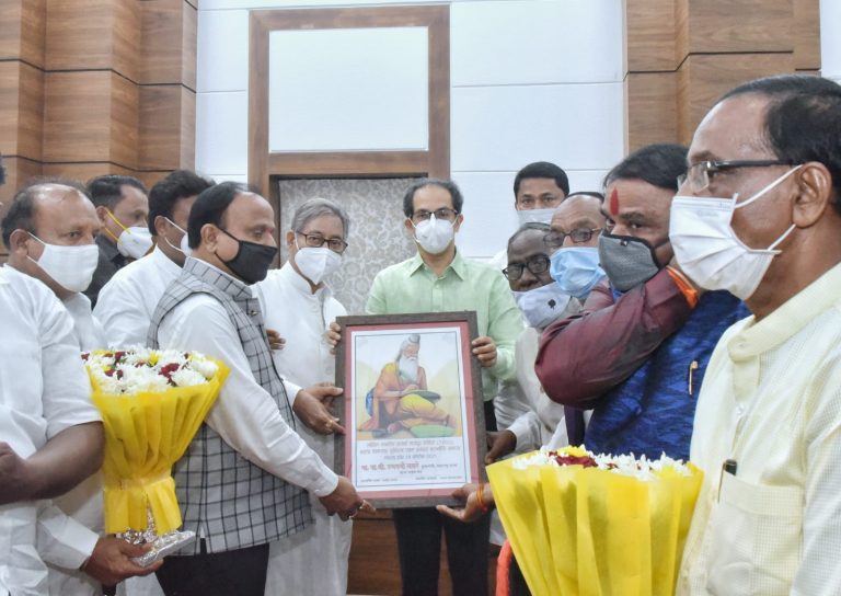 सफाई कामगारांच्या प्रलंबित मागण्यांच्या सोडवणुकीसाठी संयुक्त समिती स्थापन करा