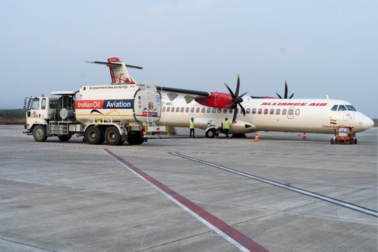 सिंधुदुर्ग विमानतळावर अलायन्स एअरच्या पहिल्या उड्डाणाला इंधन पुरविले