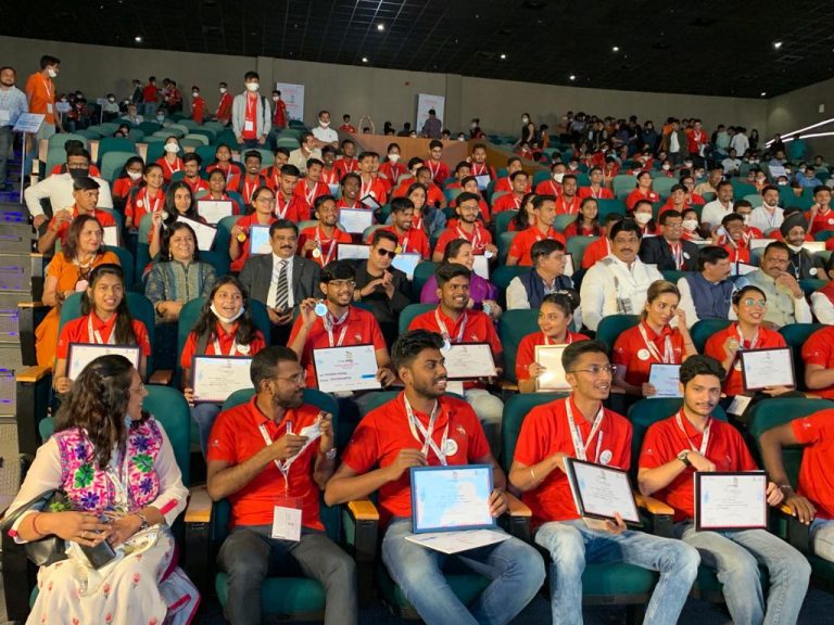 गांधीनगर येथील प्रादेशिक कौशल्य स्पर्धेत महाराष्ट्राचे घवघवीत यश