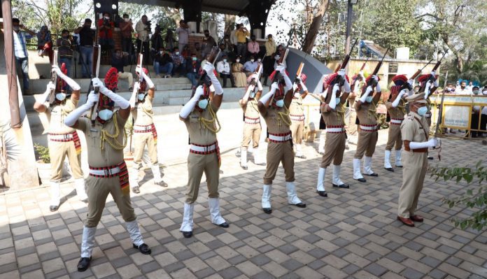 ज्येष्ठ विचारवंत प्रा. एन. डी. पाटील यांच्यावर शासकीय इतमामात अंत्यसंस्कार
