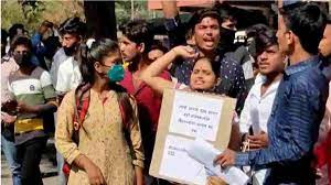 मराठवाड्यातील विद्यार्थी आक्रमक