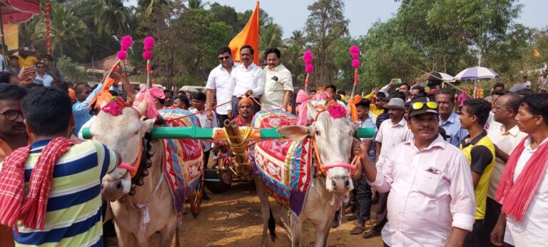 पावशी येथील राज्यस्तरीय बैलगाडी स्पर्धेत राजाराम आत्माराम चव्हाण (संगमेश्वर) यांची बैलगाडी प्रथम