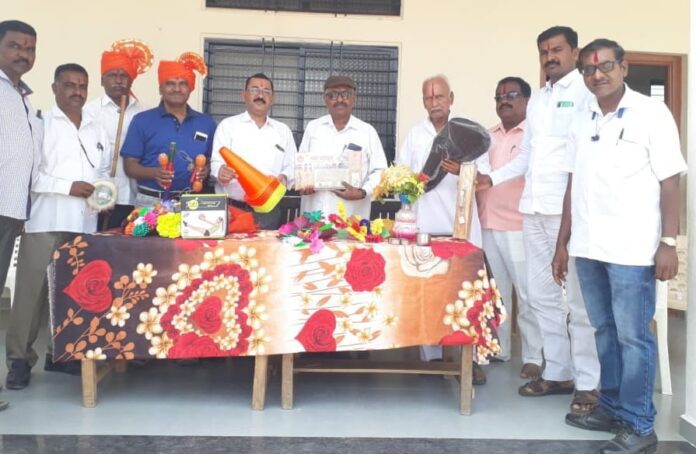 IMG-20220418-WA0551 निंबवडे जि. प. शाळेस माजी विद्यार्थ्यांकडून क्रीडा साहित्याची भेट