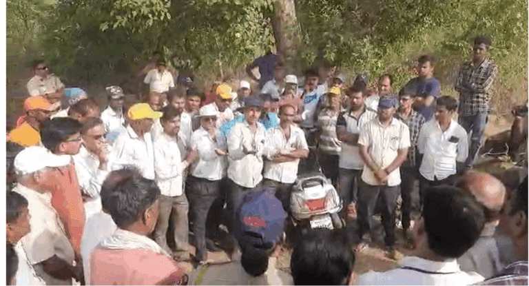 सिंधुदुर्ग: “लोकांच्या पुनर्वसनाचा प्रश्न सोडवा मग धरण पुर्ण करा”- धरणग्रस्थांची  मागणी