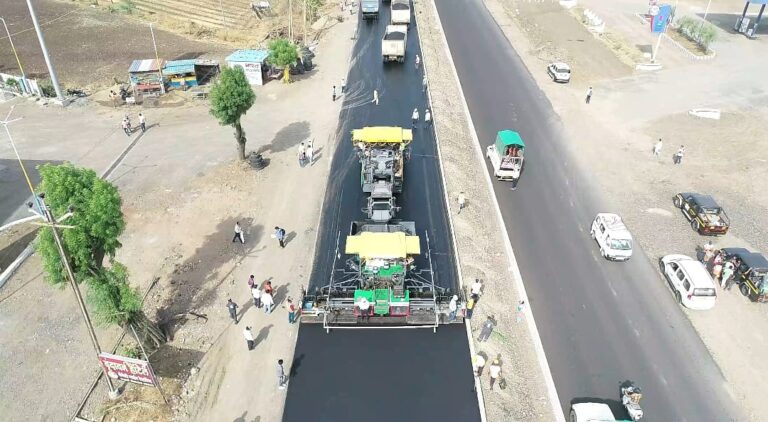 लोणी ते मूर्तिजापूर राष्ट्रीय महामार्गावर विश्वविक्रमी रस्ता बांधकाम