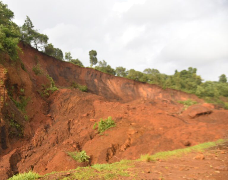 सिंधुदुर्ग: पावसाळ्यात दरडी कोसळल्यास,पूर आल्यास खबरदारी घेण्याचे आवाहन – जिल्हा माहिती सहाय्यक हेमंतकुमार चव्हाण