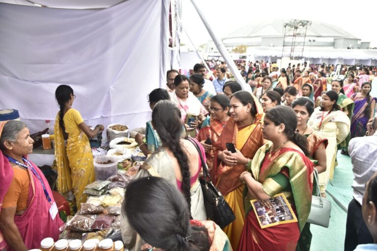 बचत गटांना संधी देण्यासाठी जिल्हा, तालुका स्तरावर विक्री मॉल उभारणार