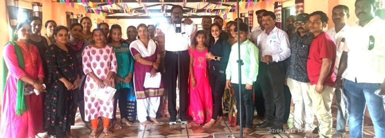 कासार्डे हायस्कूल येथे आयोजित व्यायाम व आहार शिबीरात मार्गदर्शन करताना तज्ञ मार्गदर्शिका सपना सुसे व इतर मान्यवर