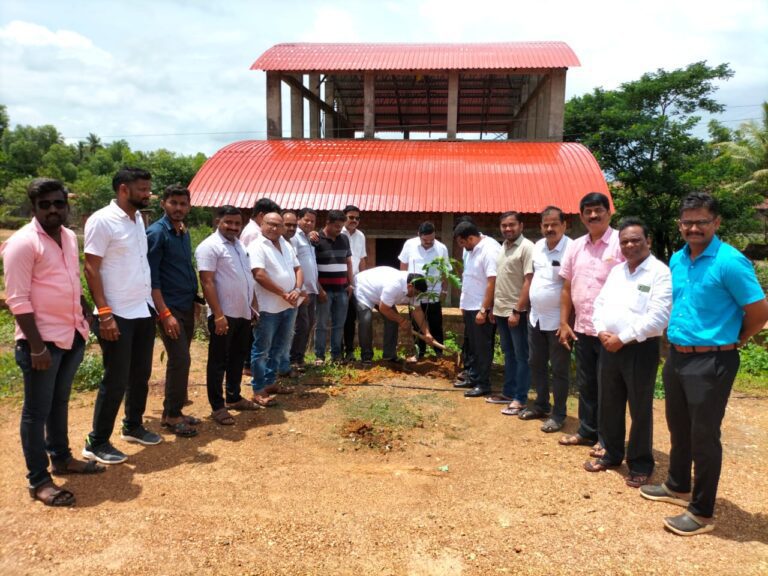 सिंधुदुर्ग : आ. वैभव नाईक यांच्या माध्यमातून कुडाळ येथील वाचनालय व महिला मंडळास संगणक संच प्रदान