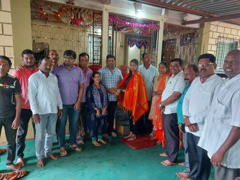 सिंधुदुर्ग: बारावी परीक्षेत जिल्ह्यात प्रथम आलेल्या दीक्षा तोंडवळकर हिचा आ.वैभव नाईक यांनी केला सत्कार