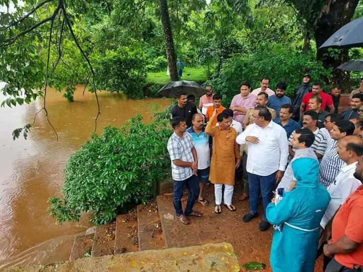 सिंधुदुर्ग : तेरेखोल नदीने  धोक्याची पातळी गाठली