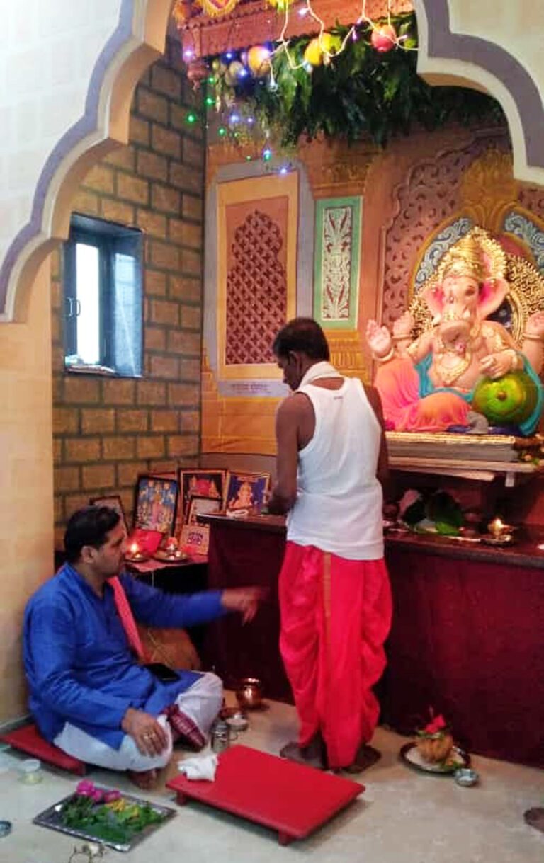 उत्साही वातावरणात घरोघरी गणपतीचे पूजन