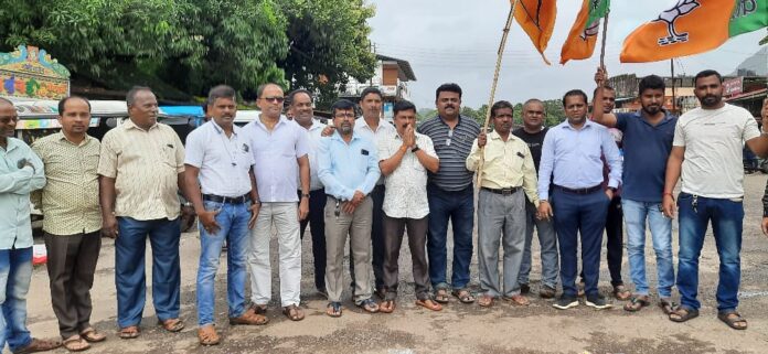 दोडामार्ग कार्यकर्त्यांचा जल्लोष दैनिक सिंधुदुर्ग समाचार