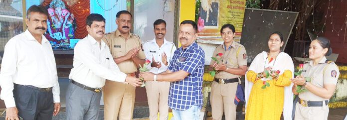 Police Satkar वेंगुर्ला हायस्कूलची गीता गवंडे हिला वक्तृत्व स्पर्धेतील यशाबद्दल गौरविण्यात आले.