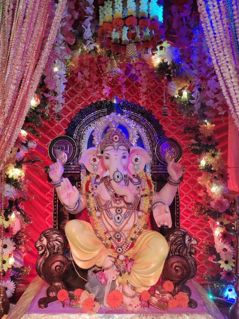 श्री अजित सावंत आणि बंधू यांचे सिंधुदुर्ग जिल्ह्यातील मालवण तालुक्यातील गाव वायंगणी येथे विराजमान गणराज