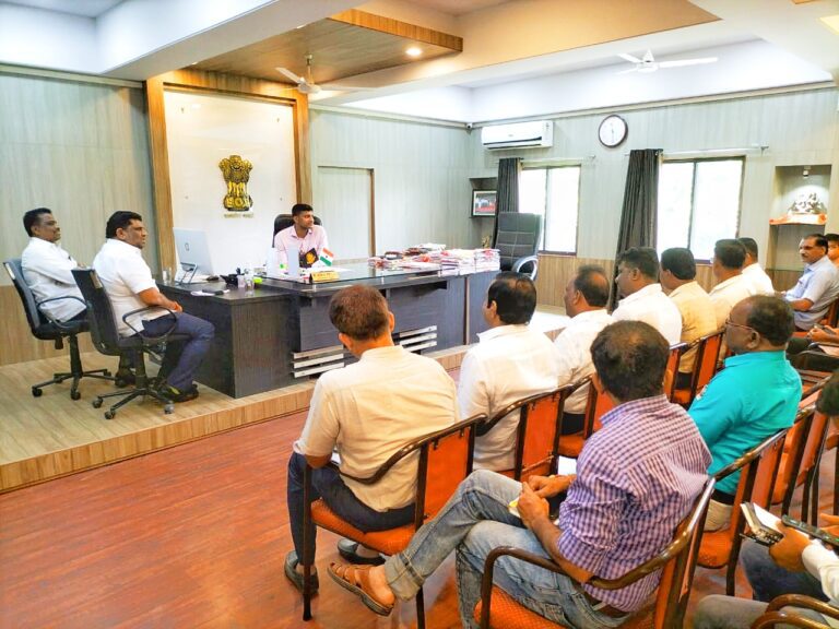 आ. वैभव नाईक, सतीश सावंत, संजय पडते यांची जि.प.मुख्य कार्यकारी अधिकाऱ्यांसमवेत बैठक संपन्न