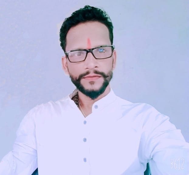 दिपक दुतोंडकर द रियल अॅवॉर्डसाठी सर्पमित्र दिपक दुतोंडकर यांची निवड