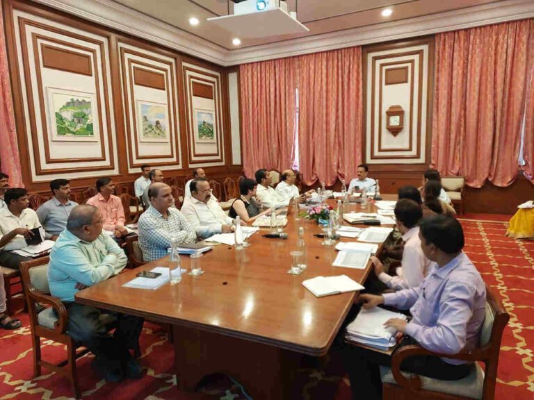 वैद्यकीय शिक्षण विभागांतर्गत विविध संवर्गातील रिक्त पदे भरण्याकरिता तातडीने प्रक्रिया राबविण्याच्या सूचना – वैद्यकीय शिक्षण मंत्री गिरीश महाजन