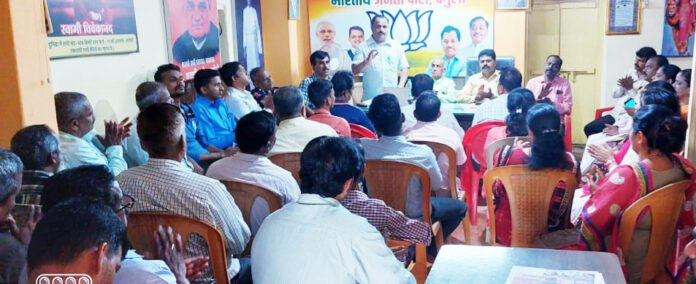 सेवाकार्य नियोजनाच्या बैठकीत प्रसन्ना देसाई यांनी मार्गदर्शन केले.