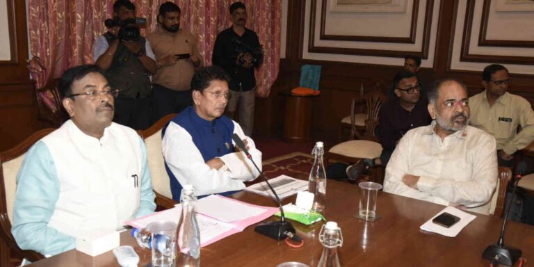 पश्चिम घाट संवेदनशील क्षेत्रासंदर्भातील अंतिम प्रस्ताव ३० नोव्हेंबरपूर्वी केंद्र शासनास पाठवावा – वन मंत्री सुधीर मुनगंटीवार