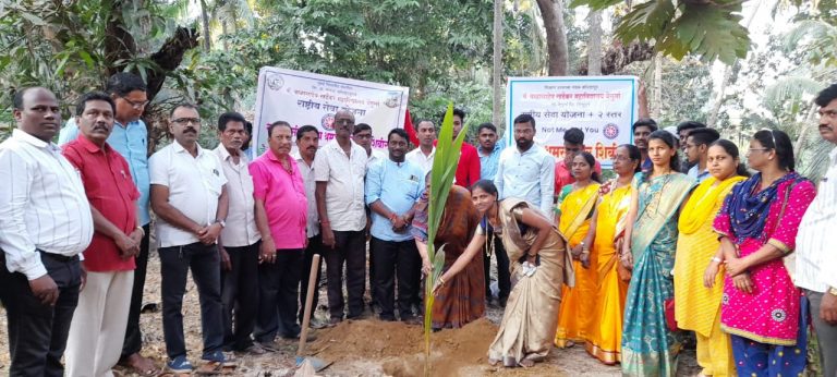 परबवाडा येथे आयोजित केलेल्या राष्ट्रीय सेवा योजना विभागाच्या निवासी शिबिराचे उद्घाटन सरपंच शमिका बांदेकर यांच्या हस्ते