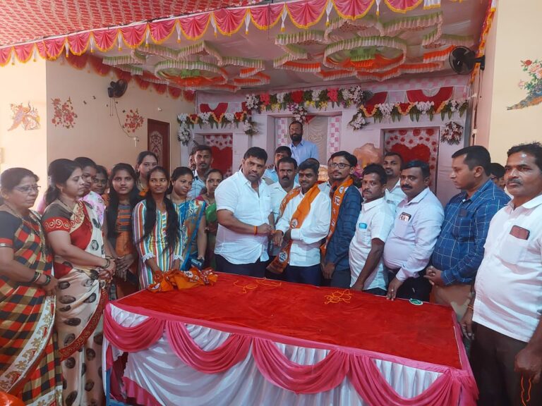 माणगाव येथील अवधूत गायचोर, संजय देवळी यांचा आ. वैभव नाईक यांच्या उपस्थितीत शिवसेनेत प्रवेश