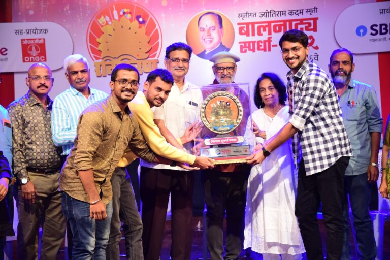 रवींद्र नाट्य मंदिराचे लाईट्मन, गेटकिपर,