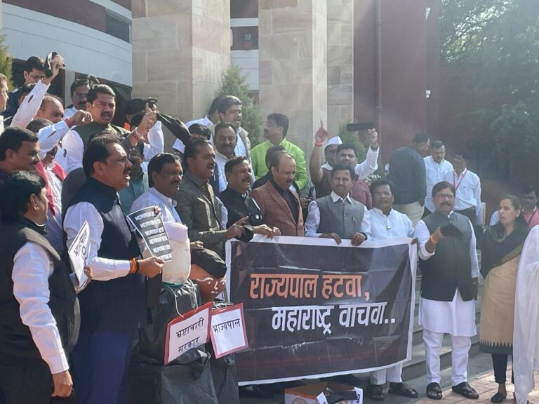 Sindhudurg: महापुरुषांच्या केलेल्या अवमान प्रकरणी नागपूर विधानभवनाच्या पायऱ्यांवर विरोधी पक्षाचे आंदोलन