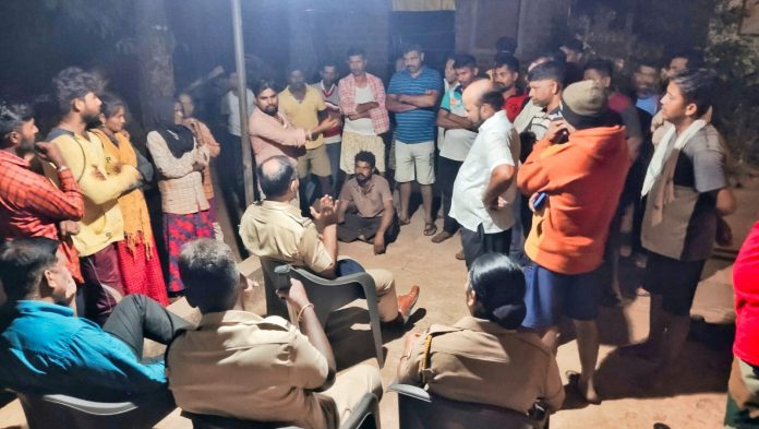 Matond rasta ग्रामसडक योजनेअंतर्गत रस्त्याच्या निकृष्ट बांधकामाचा वाद पोलिसांच्या मदतीने मिटूनही काम बंद !