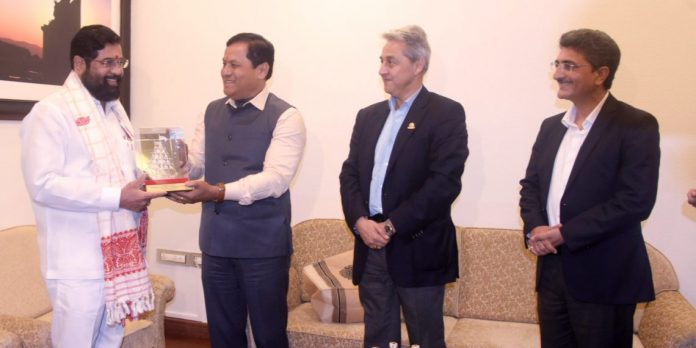 केंद्रीय जहाज व परिवहन मंत्र्यांनी घेतली मुख्यमंत्र्यांची भेट केंद्रीय जहाज व परिवहन मंत्र्यांनी घेतली मुख्यमंत्र्यांची भेट