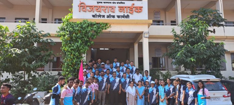 विजयराव नाईक फार्मसी कॉलेजच्या क्रीडा महोत्सवाचे आ.वैभव नाईक यांच्या हस्ते उद्घाटन