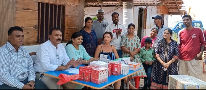 वेळागर येथे रुग्णांची आरोग्य तपासणी करण्यात आली.