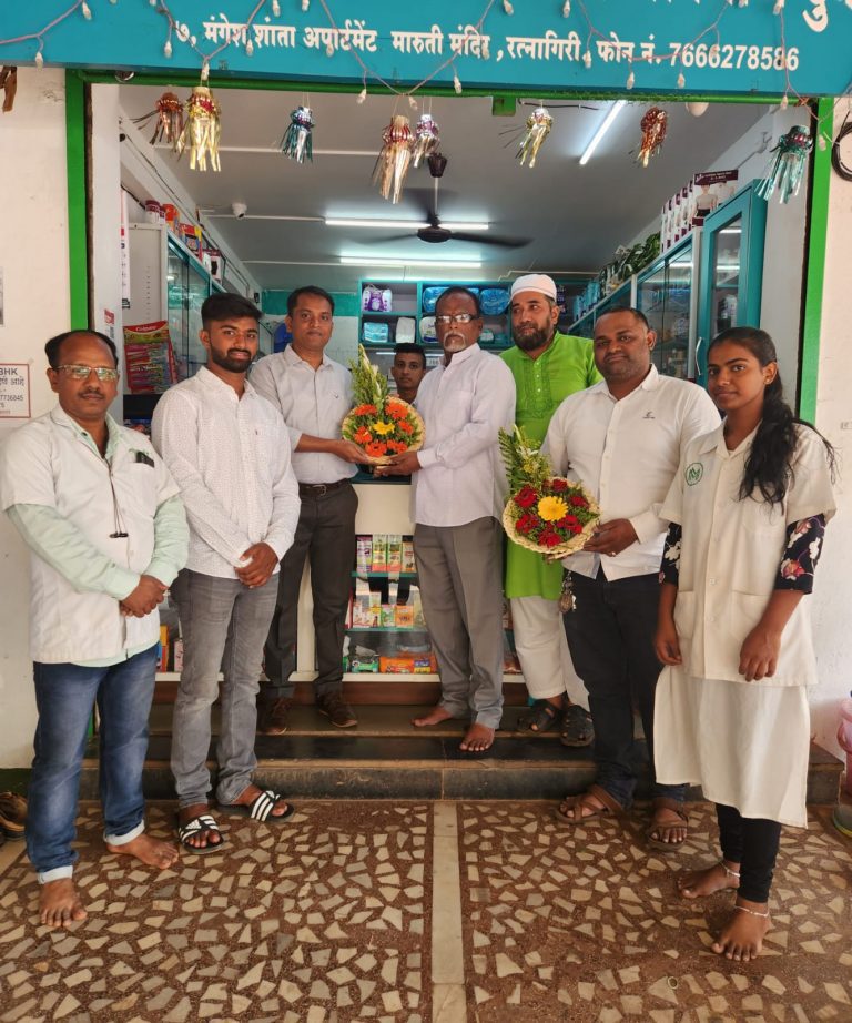 Ratnagiri: सहा वर्ष रत्नागिरीत माऊली जेनेरिक मेडिकल शॉप्स चालविणाऱ्या महेंद्र मयेकर यांचा अन्न आणि औषध प्रशासन तर्फे सत्कार