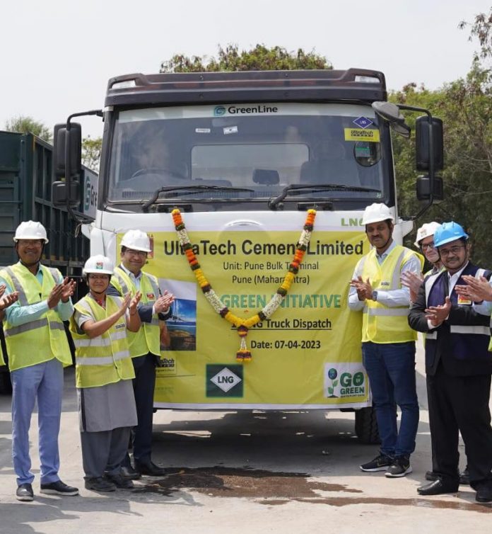 ग्रीनलाईनतर्फे अल्ट्राटेक सिमेंटच्या पुणे बल्क टर्मिनलमध्ये त्यांचे एलएनजीवर चालणारे ट्रक तैनात