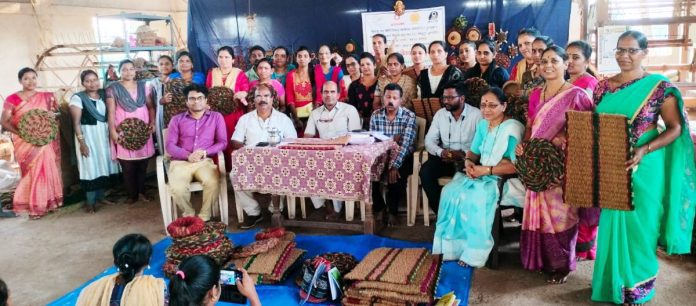 महिलांनी काथ्या उद्योगाचा फायदा घ्या - श्रीपाद दामले