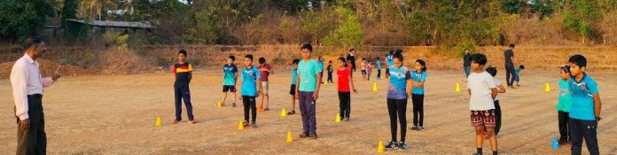 Fitnes Margdarshan सूर्यकांत कावले यांनी मुलांना फिटनेसबाबत मार्गदर्शन केले
