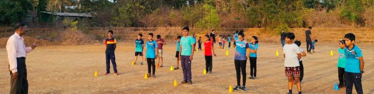 सूर्यकांत कावले यांनी मुलांना फिटनेसबाबत मार्गदर्शन केले