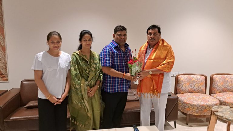 गोकुळ दुध उत्पादक संघ,वैभव नाईक,