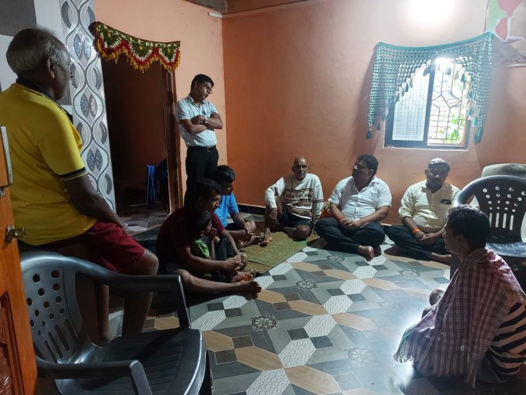 वेंगुर्ले येथील रोहित बोवलेकर यांच्या कुटुंबियांचे केले सांत्वन