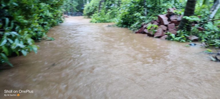 कणकवली, गडनदी ,व जानवली नद्यांनी धोक्याची पातळी ओलांडली