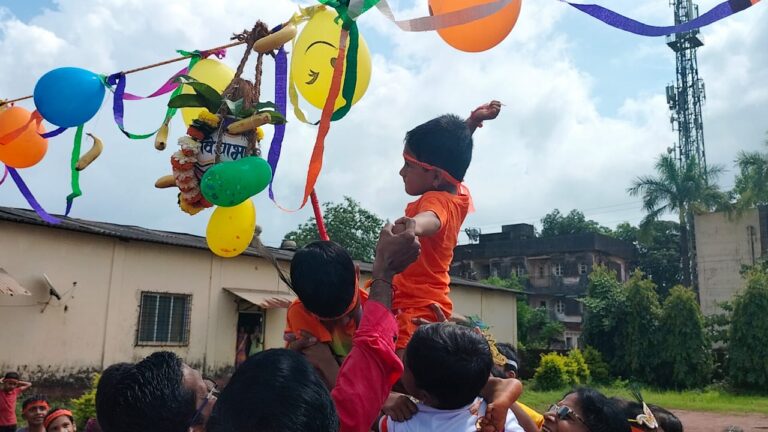 दापोली एज्युकेशन सोसायटी संचलित विद्याभारती विभागात दहीहंडी उत्सव आनंदात साजरा