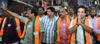 नितेश राणे यांची पदयात्रा उत्साहात पार