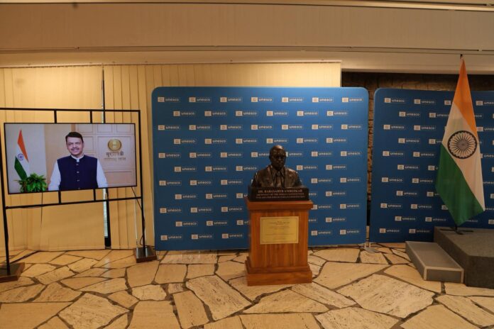 युनेस्कोमध्ये डॉ. बाबासाहेब आंबेडकर यांच्या पुतळ्याचे संविधान दिनी अनावरण युनेस्कोमध्ये डॉ. बाबासाहेब आंबेडकर यांच्या पुतळ्याचे संविधान दिनी अनावरण
