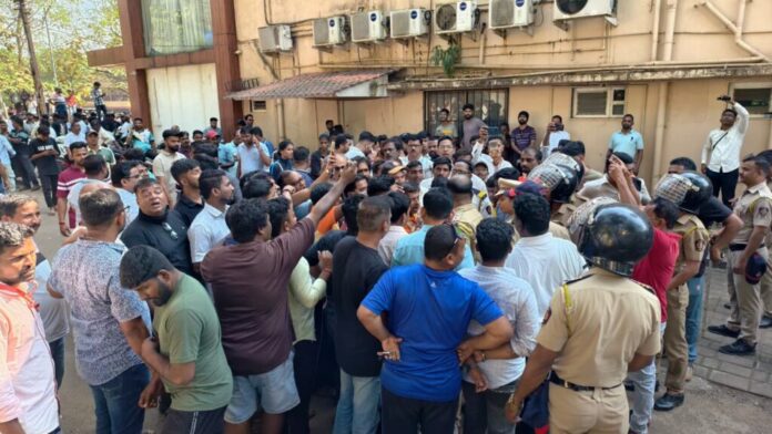 2 (2) कणकवली हादरली ; नागवेकर हॉस्पिटल प्रकरणात डॉक्टरांसह ६० जणांवर गुन्हे