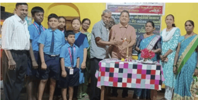 malewad school upakram मळेवाड कोंडुरेत ‘प्लास्टिक द्या, साखर घ्या’ हा नाविन्यपूर्ण उपक्रम