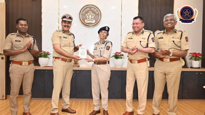 महाराष्ट्राच्या पोलीस महासंचालक रश्मी शुक्ला यांची लोकशाही–चिंचवड पोलिस ठाण्यास भेट