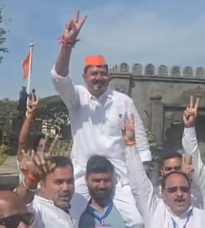 तळेगाव दाभाडे नगरपरिषद अध्यक्षपदी संतोष दाभाडे