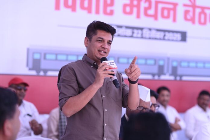 नाशिक–पुणे रेल्वे सरळ मार्गानेच व्हावा नाशिक–पुणे रेल्वे सरळ मार्गानेच व्हावा