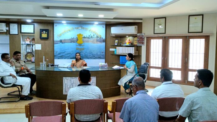 वंचित राहिलेल्या ९७० शेतकऱ्यांना फळपीक विमा नुकसानीची रक्कम मिळवून द्या