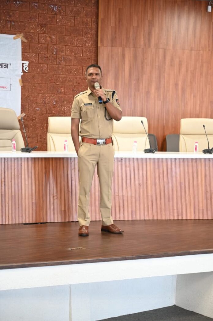 महिला पोलीसांसाठी ताणतणाव व्यवस्थापन व जीवन कौशल्य कार्यशाळा संपन्न महिला पोलीसांसाठी ताणतणाव व्यवस्थापन व जीवन कौशल्य कार्यशाळा संपन्न